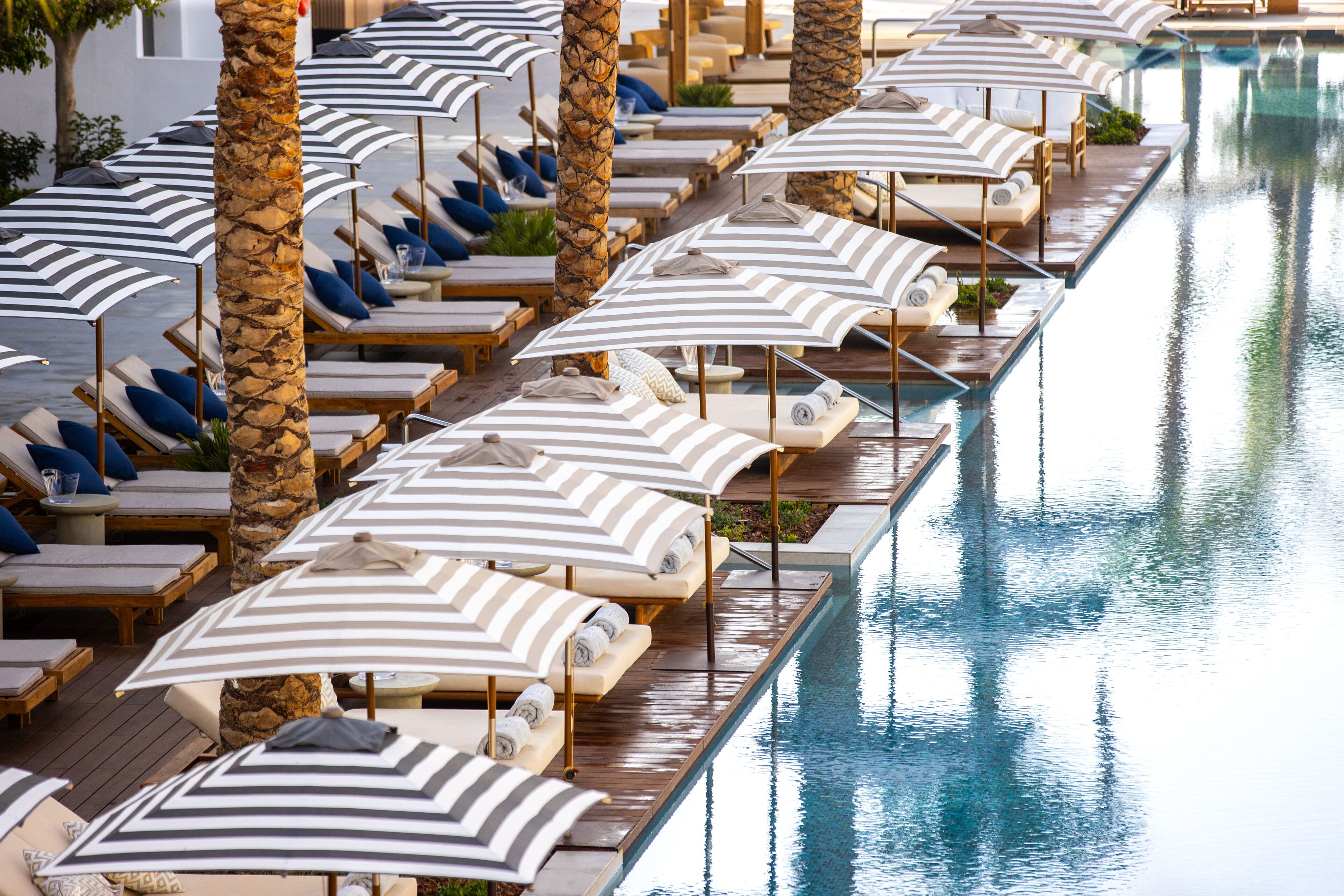 Pool Terrace Deluxe | Sábanas de algodón egipcio y ropa de cama de alta calidad 
