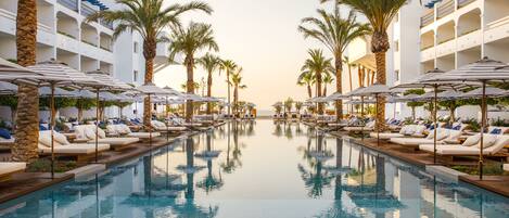 Outdoor pool, pool cabanas (surcharge), pool umbrellas