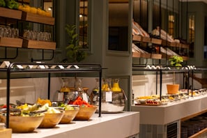 A buffet setup with various food items and beverages. - METT Marbella Estepona (Estepona)