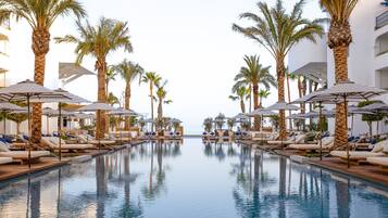 Outdoor pool, pool cabanas (surcharge), pool umbrellas