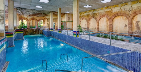 Sauna, hot tub, Turkish bath/hammam, body treatments, hydrotherapy