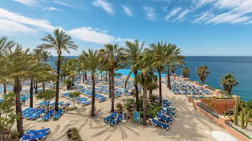 Indoor pool, 3 outdoor pools, pool umbrellas, pool loungers