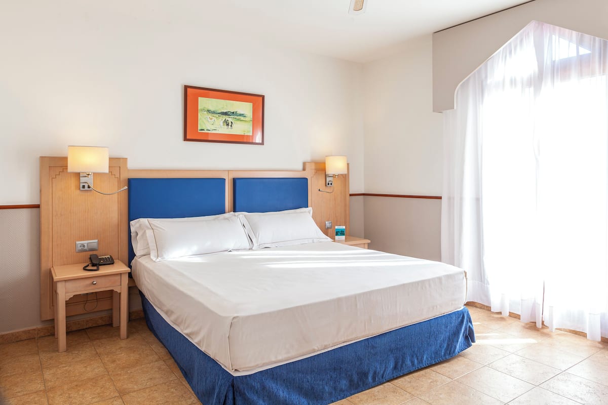 Minibar, bureau, chambres insonorisées, fer et planche à repasser