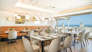 3 restaurantes: opção de café da manhã, almoço e jantar