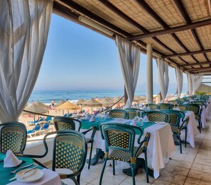 Breakfast, lunch and dinner served - Marbella Playa Hotel (Marbella)
