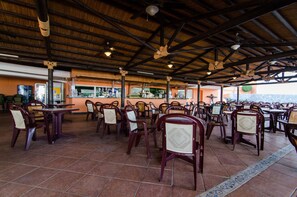 Poolside bar