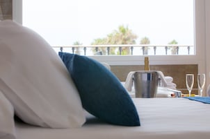 Superior Double Room, Balcony | Minibar, in-room safe, desk, soundproofing
