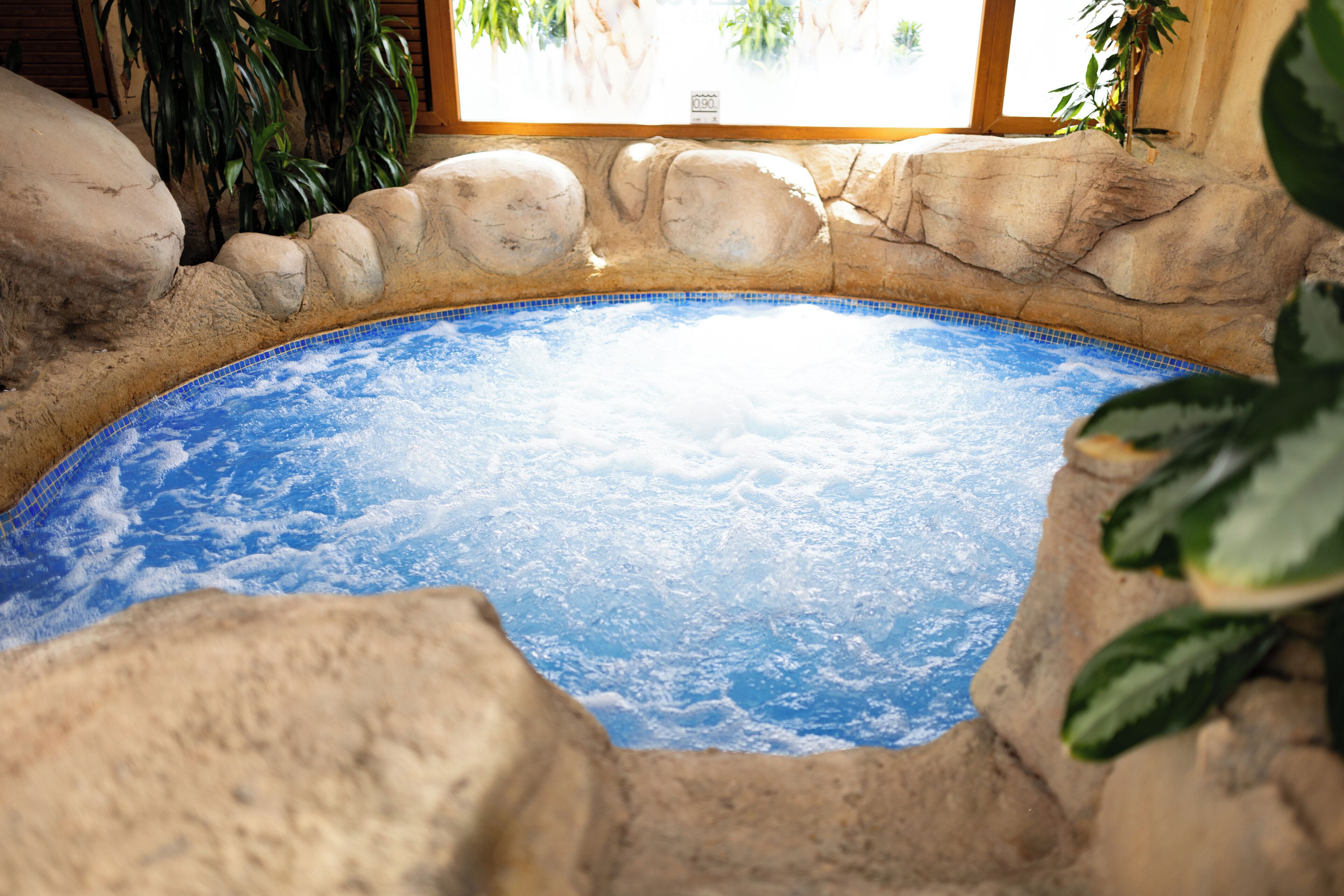 Couples treatment room(s), sauna, Turkish bath/hammam, body treatments