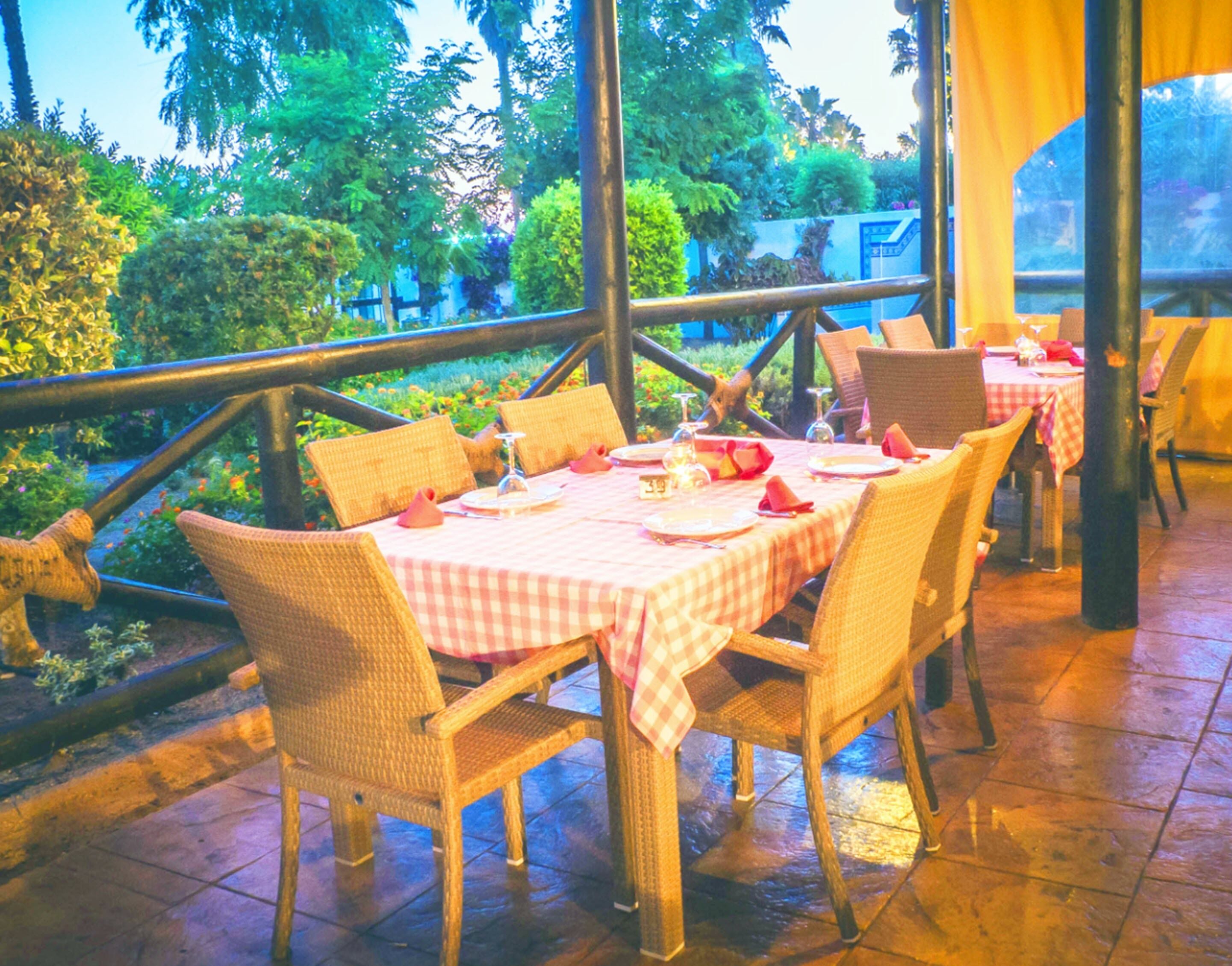 Se ofrece un desayuno bufé (13 EUR por persona)