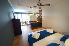 Suite, 1 Bedroom, Terrace | Minibar, in-room safe, desk, soundproofing - Playaballena Hotel (Rota)