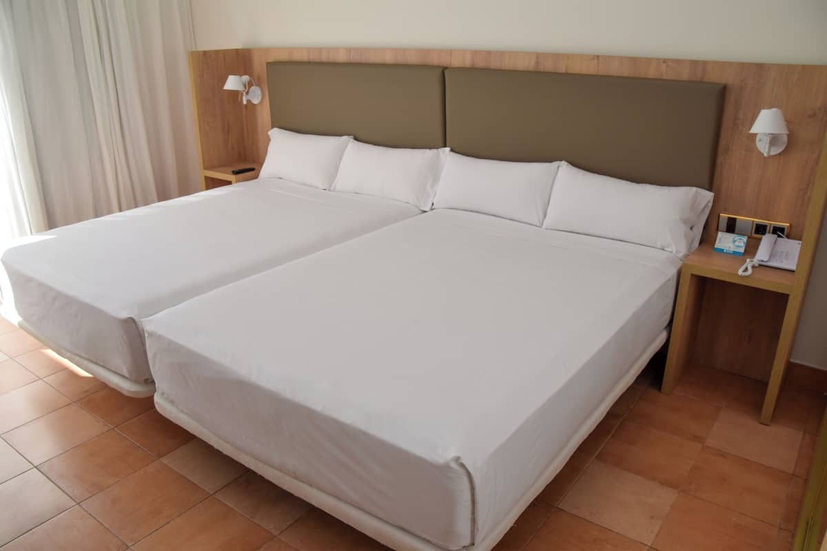 Minibar, in-room safe, desk, soundproofing