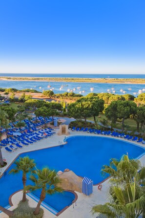 Indoor pool, outdoor pool, pool loungers - Playacartaya Hotel (Cartaya)