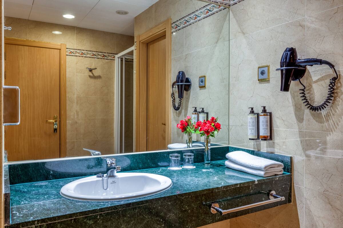 superior double room, sea view | bathroom | combined shower/bathtub, eco-friendly toiletries, hair dryer, towels