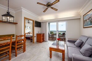 Suite, 1 Bedroom | Living area