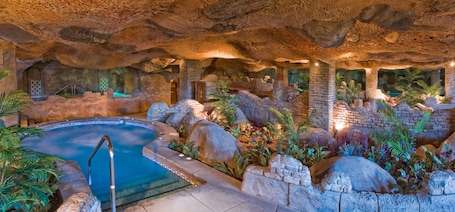 Sauna, hot tub, Turkish bath/hammam, body scrubs, facials. Playacartaya Hotel