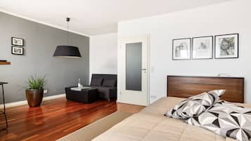 Hypo-allergenic bedding, in-room safe, desk, free WiFi