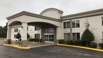 ุงูู
ูุดุฃุฉ ู
ู ุงูุฎุงุฑุฌ