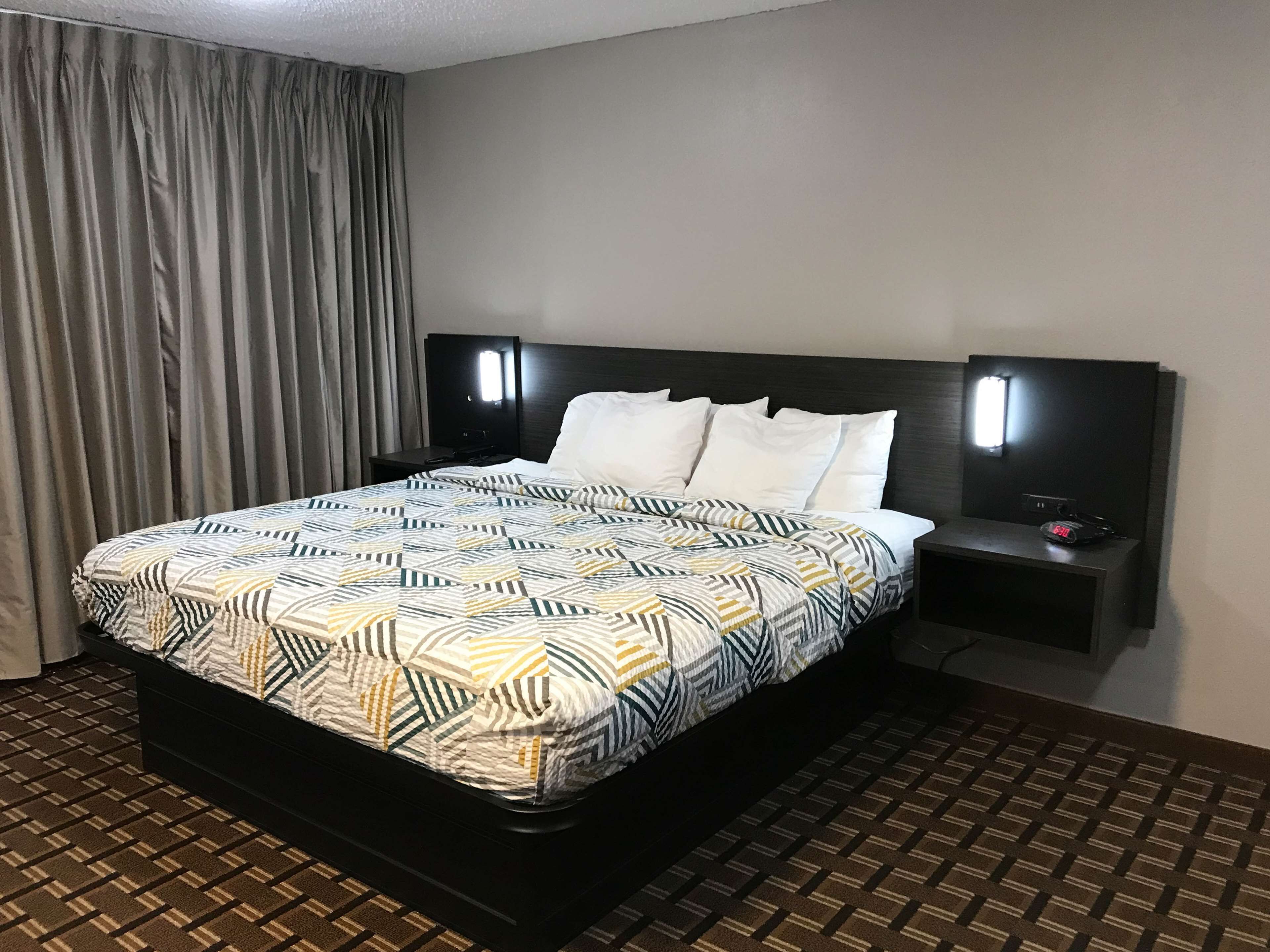 Desk, iron/ironing board, free WiFi