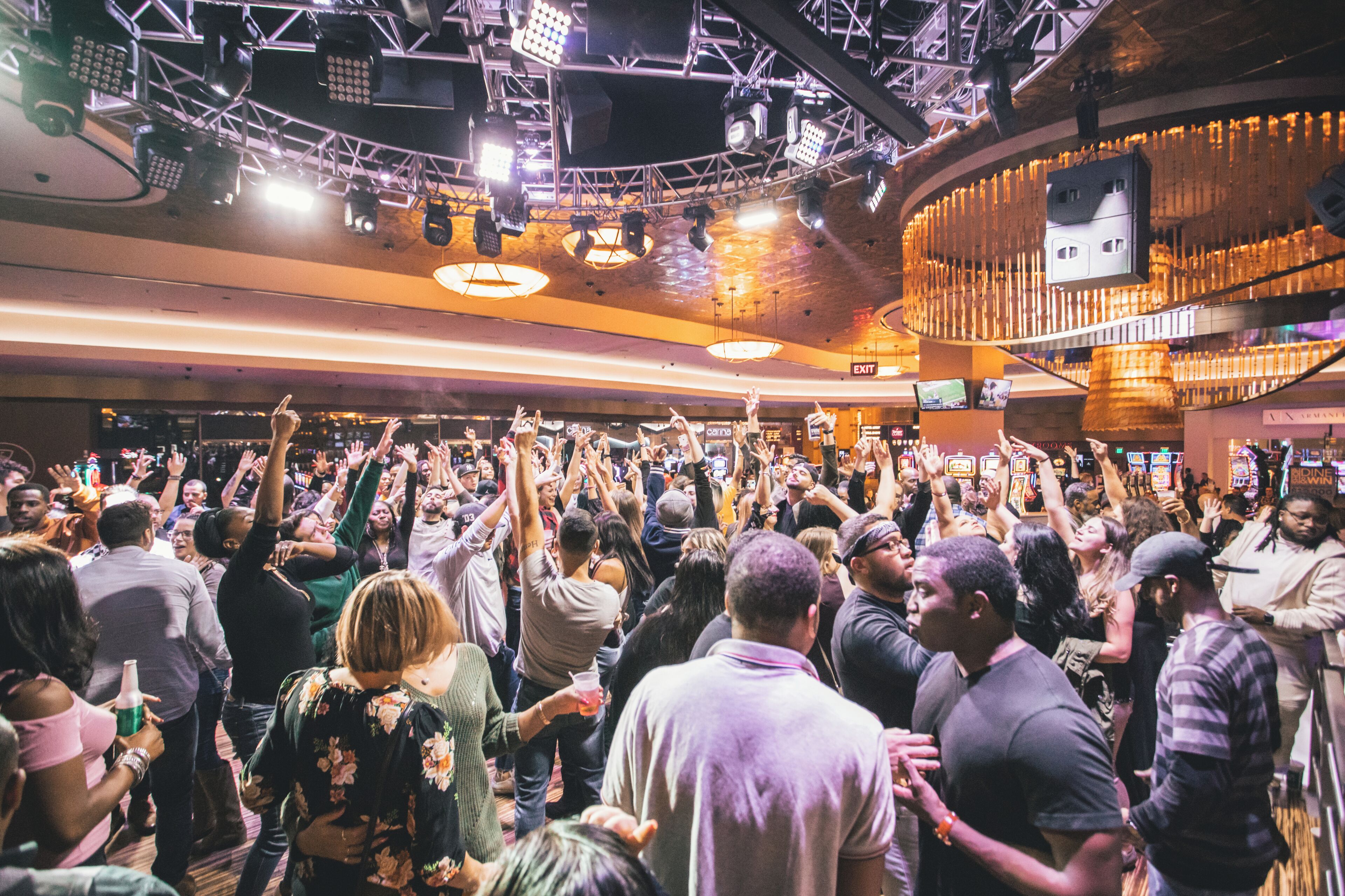 19 bars/lounges, poolside bar