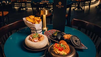 19 bar/lounge, bar tepi kolam renang