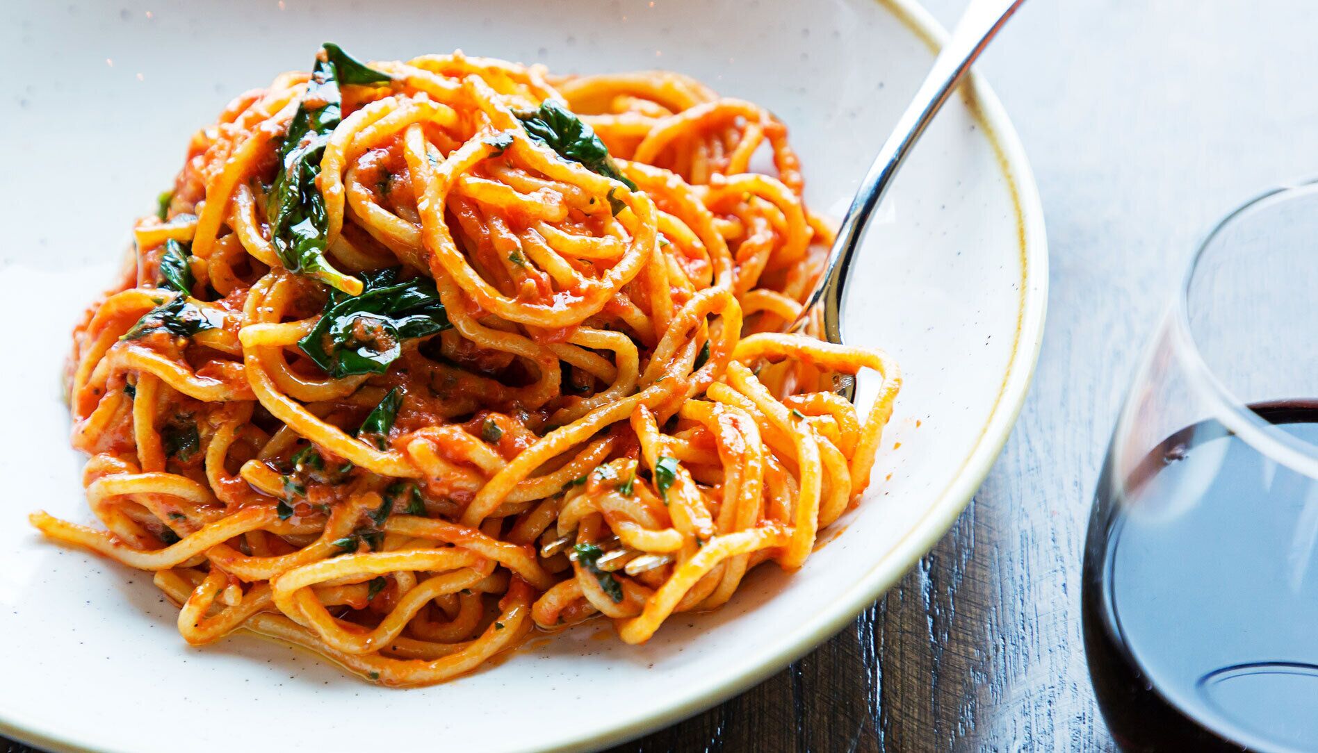 20 restaurants, breakfast, lunch, dinner served; italian cuisine