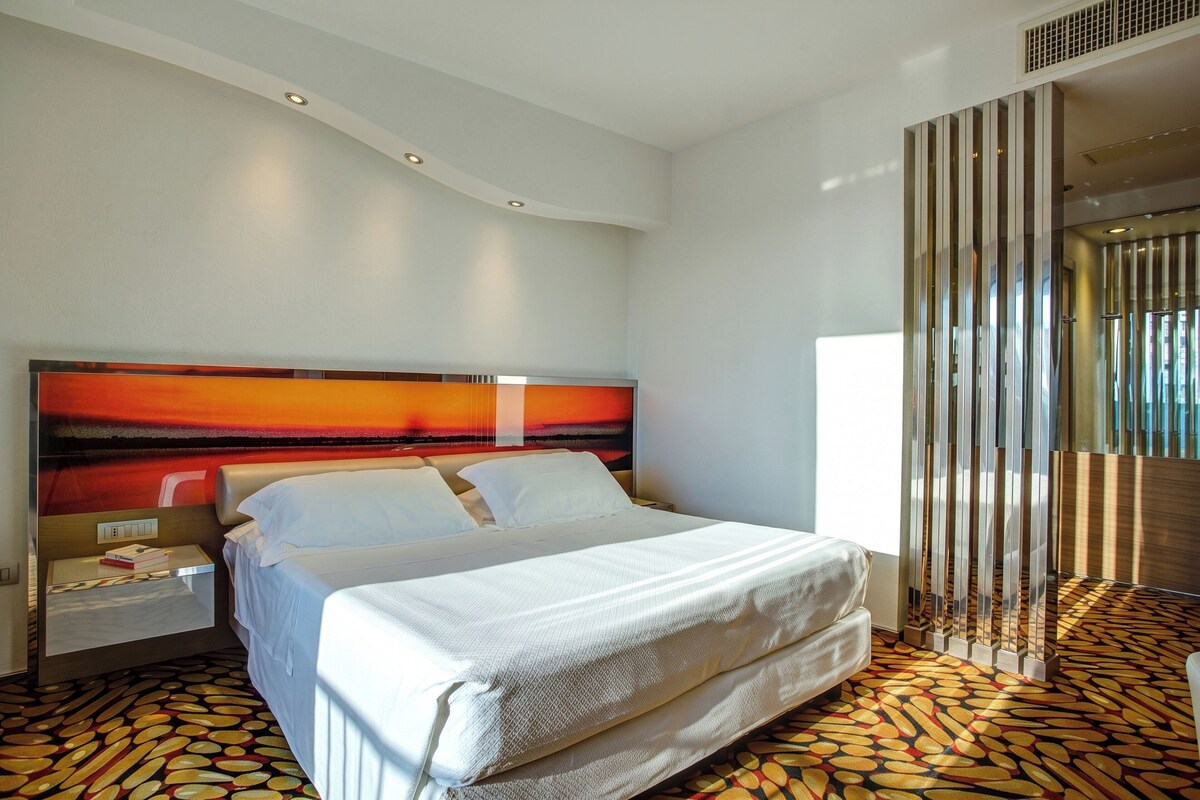 Superior Double or Twin Room | Minibar, in-room safe, soundproofing, WiFi (free)