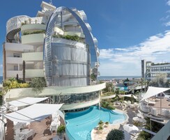 Fachada de la propiedad