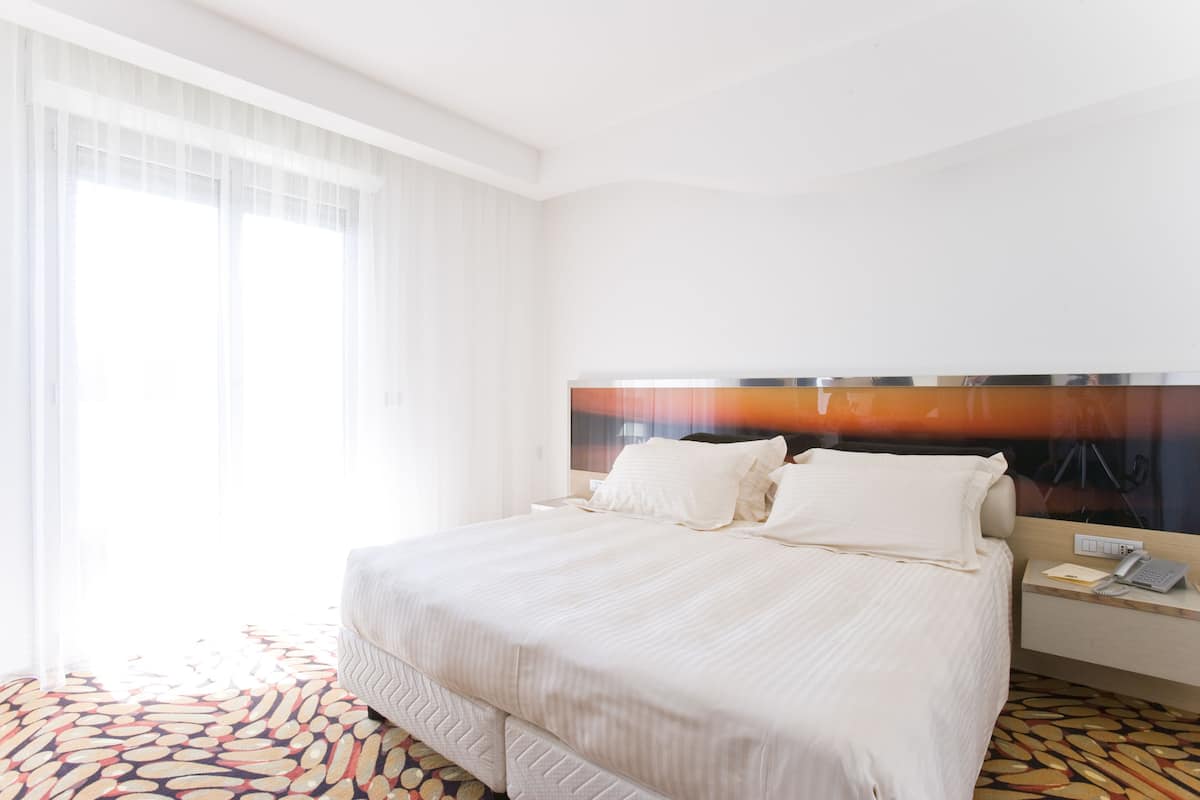 Chambre Confort Double ou avec lits jumeaux | 1 chambre, minibar, coffres-forts dans les chambres