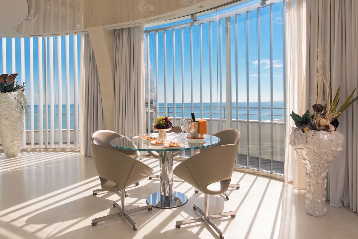Luxury Suite, 2 Bedrooms, Sea View | Minibar, in-room safe, soundproofing, WiFi (free)