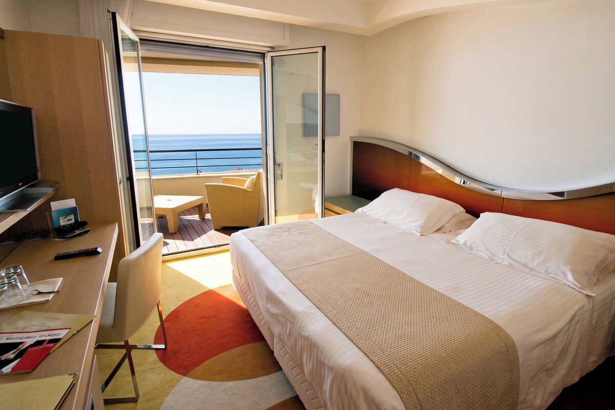 Executive Double or Twin Room | Minibar, in-room safe, soundproofing, WiFi (free)