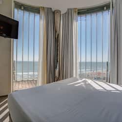 Suite de lujo, 2 habitaciones, vista al mar (4 Pax) | 1 habitación, minibar y caja de seguridad en la habitación