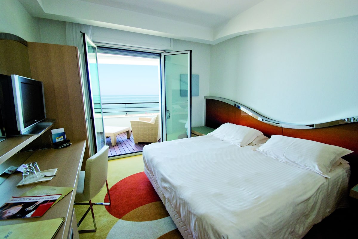 1 chambre, minibar, coffres-forts dans les chambres