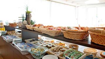 Petit déjeuner buffet (14 EUR par personne)