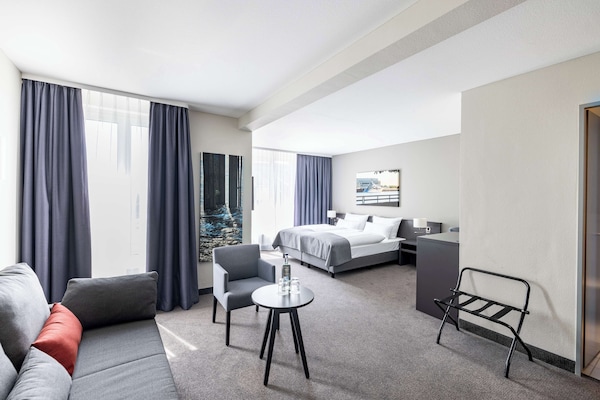 Premium-studio | Työpöytä, äänieristys, ilmainen Wi-Fi