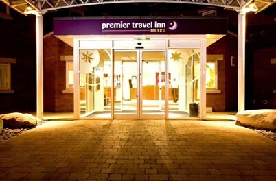 พรีเมียร์ อินน์ ฮีทโธรว์ แอร์พอร์ต - เอ็ม4/เจ4