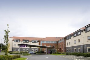 Unclassified image, 2 of 25, button - Premier Inn Heathrow Airport - M4/J4 (Hayes)