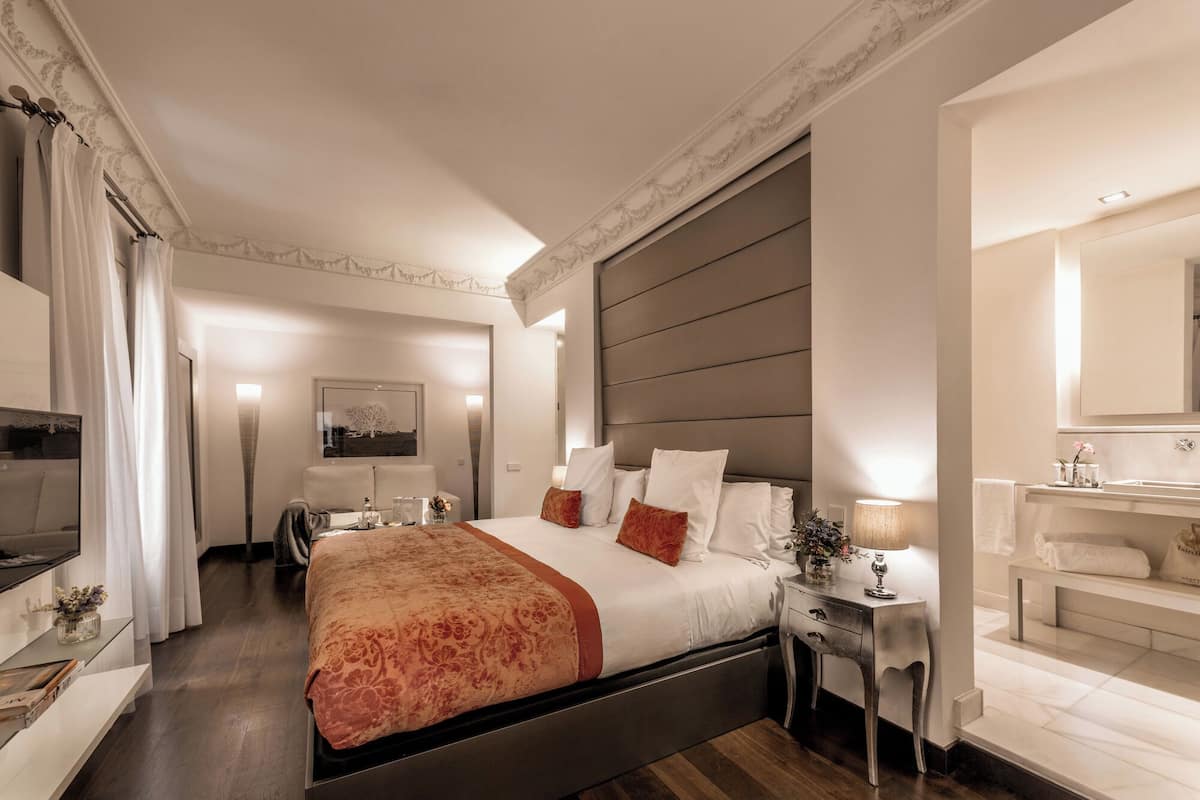 1 Schlafzimmer, hochwertige Bettwaren, Daunenbettdecken, Minibar