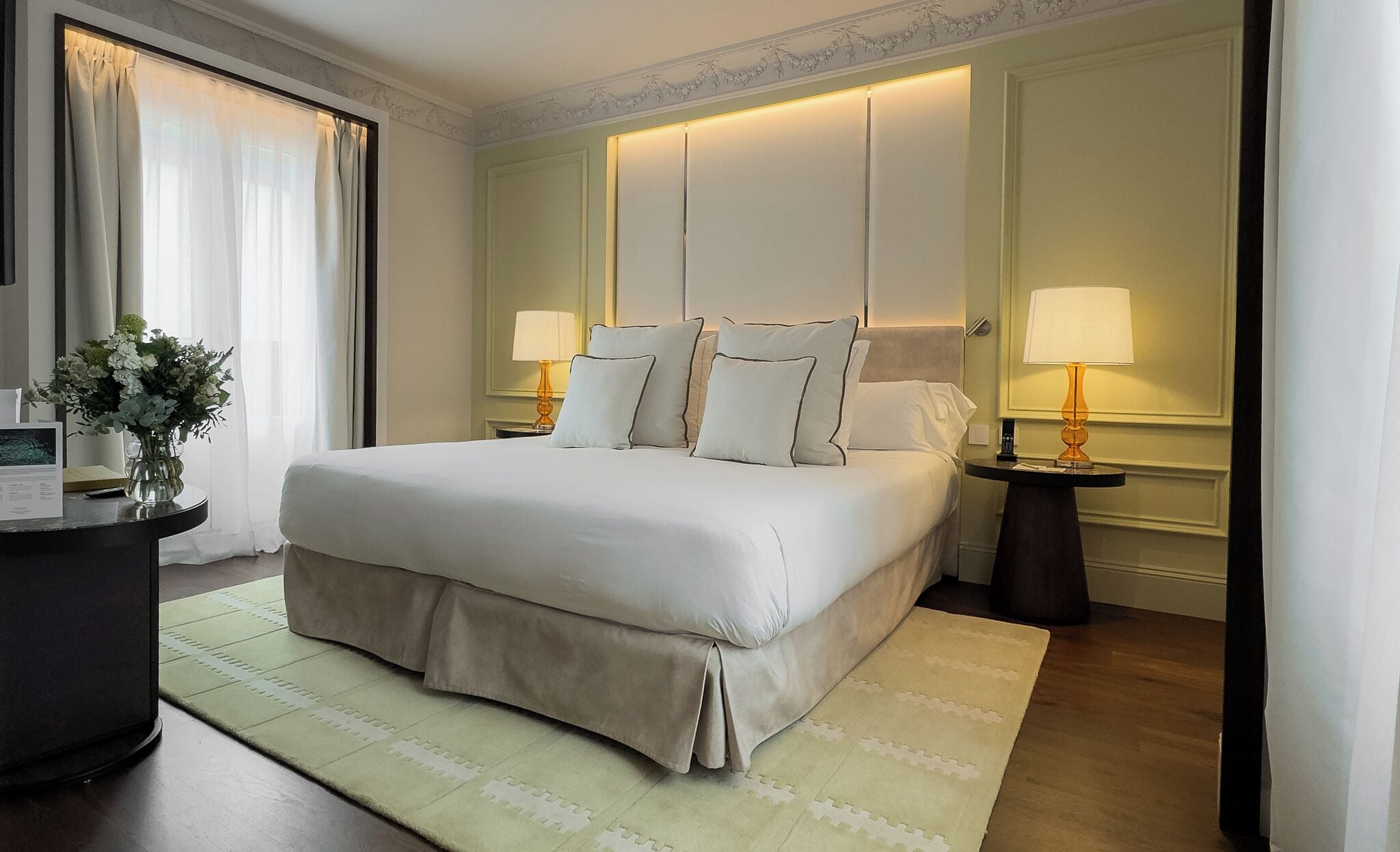 Premium bedding, down duvets, minibar, in-room safe