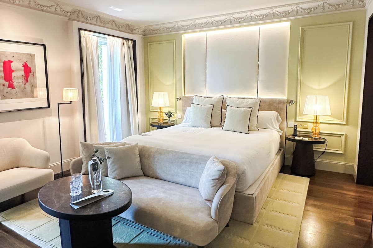 Deluxe Twin kamer (Alcala) | 1 slaapkamer, luxe beddengoed, donzen dekbedden, een minibar