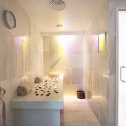 Couples treatment room(s), steam room, Turkish bath/hammam