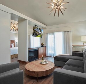 尊贵套房, 1 张特大床 | 高档床上用品、加厚床垫、遮光窗帘、熨斗/熨衣板