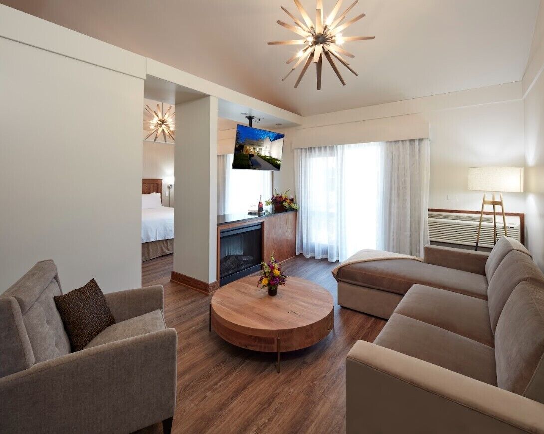 尊贵套房, 1 张特大床 | 高档床上用品、加厚床垫、遮光窗帘、熨斗/熨衣板