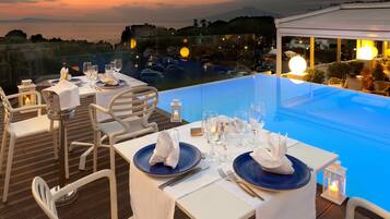 Mittagessen, Abendessen, italienische Küche, Blick auf den Golfplatz