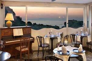 Lunch, dinner served; Italian cuisine, golf course views 