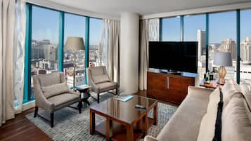 1 bedroom, premium bedding, in-room safe, desk