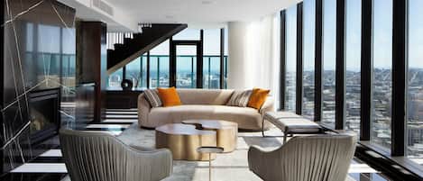 Premium bedding, in-room safe, desk, laptop workspace