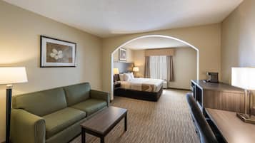 Suite, 1 King-Bett, Nichtraucher | Schreibtisch, Bügeleisen/Bügelbrett, kostenlose Babybetten