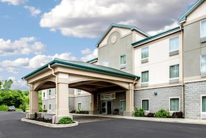 Exterior - Quality Inn & Suites Fishkill South near I-84 (Fishkill)