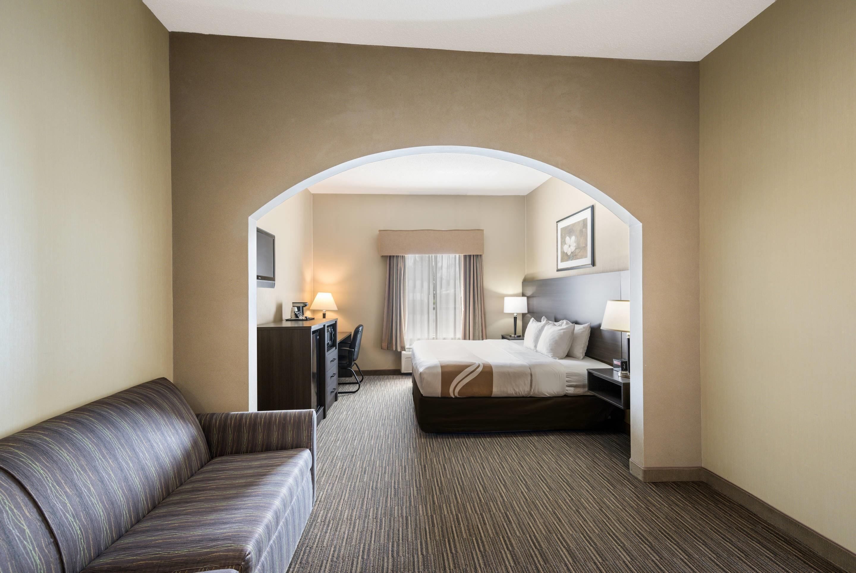 Escritorio, tabla de planchar con plancha y cunas gratuitas 