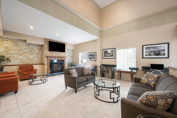 Lobby - Quality Inn & Suites Fishkill South near I-84 (Fishkill)